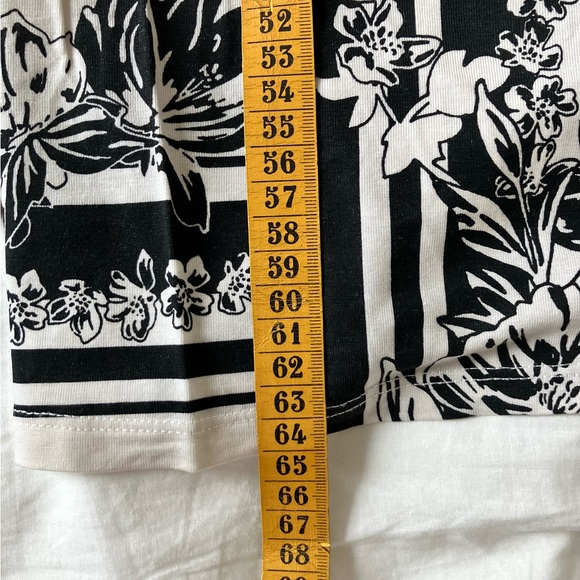 2 Vero Moda Floral Pattern Tops - Picture 5 of 9